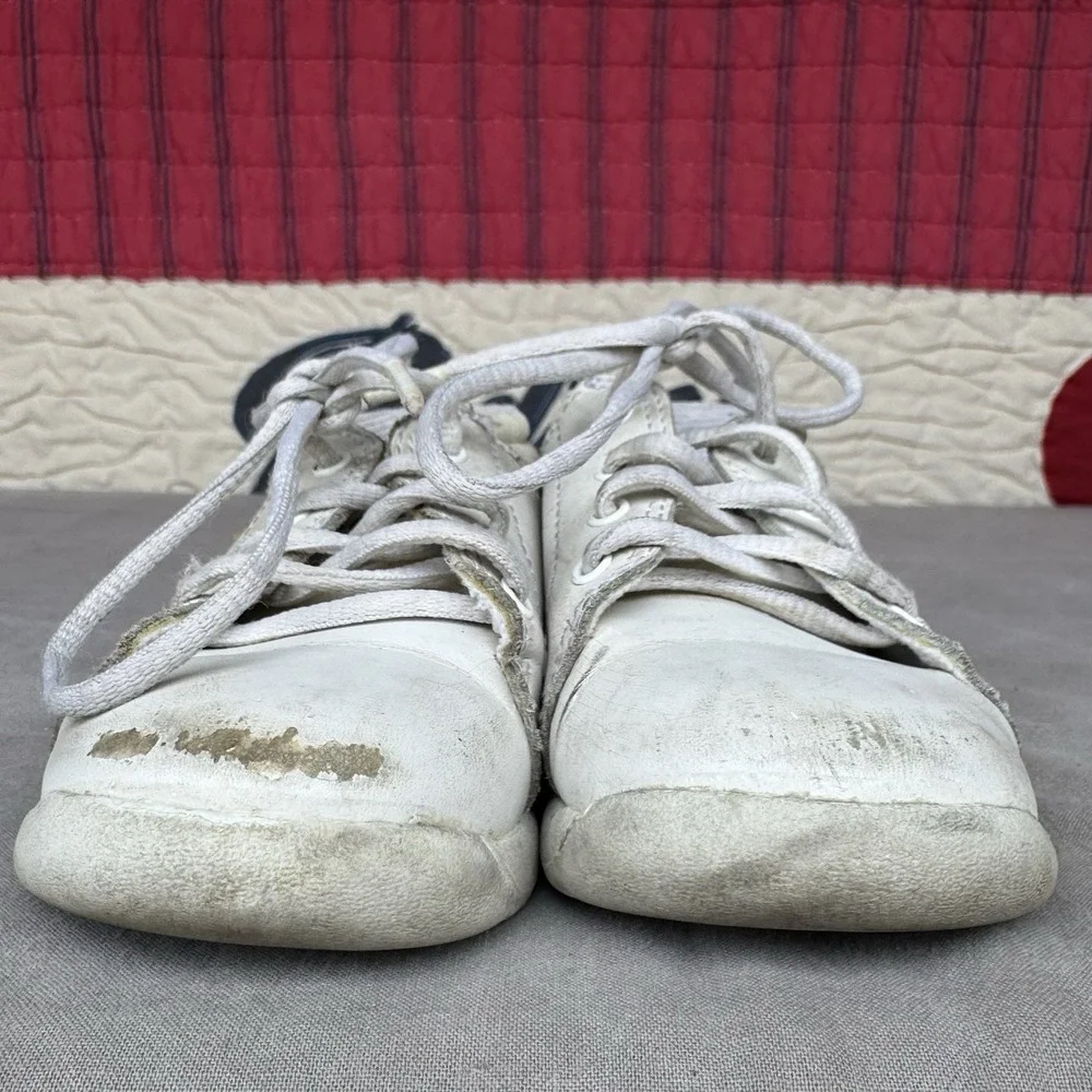 Size 5c - Vintage Y2K Classic‎ Pooh Tennis Shoes